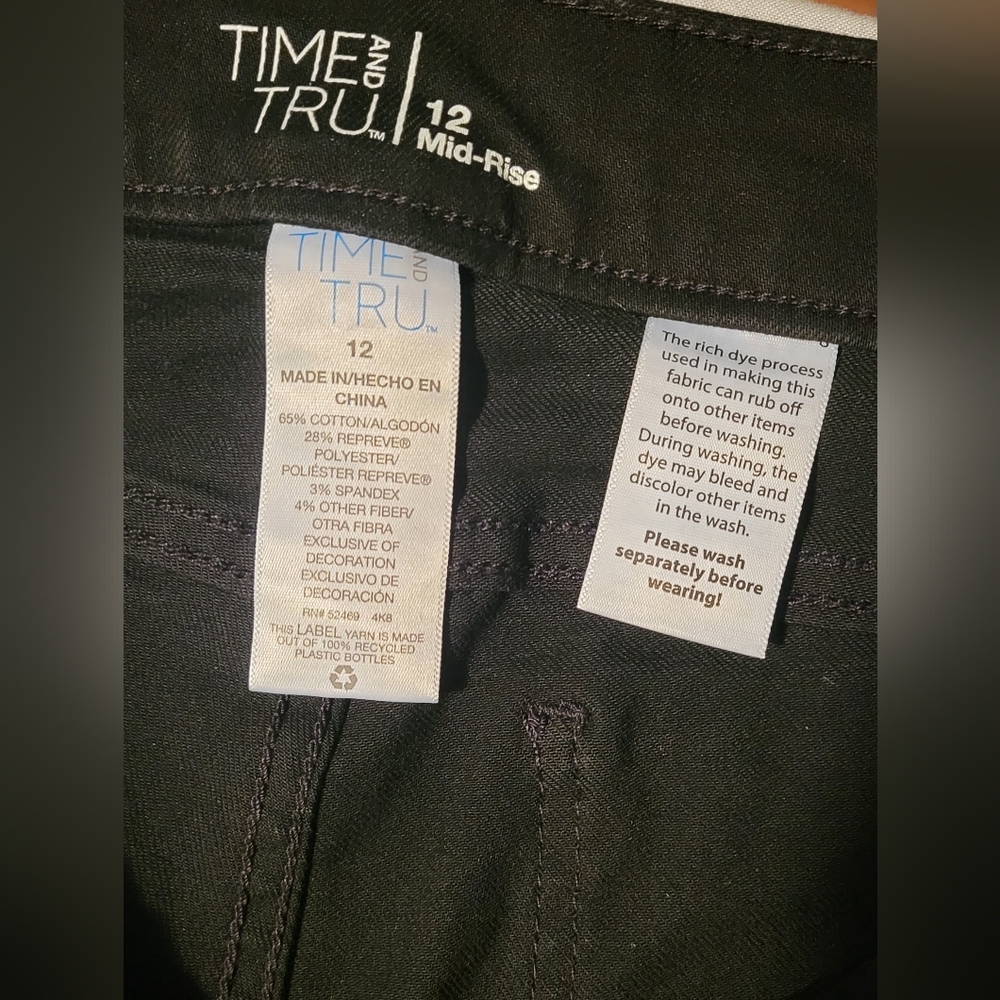 Time and Tru Women's Black Ankle Jeans - Picture 3 of 4